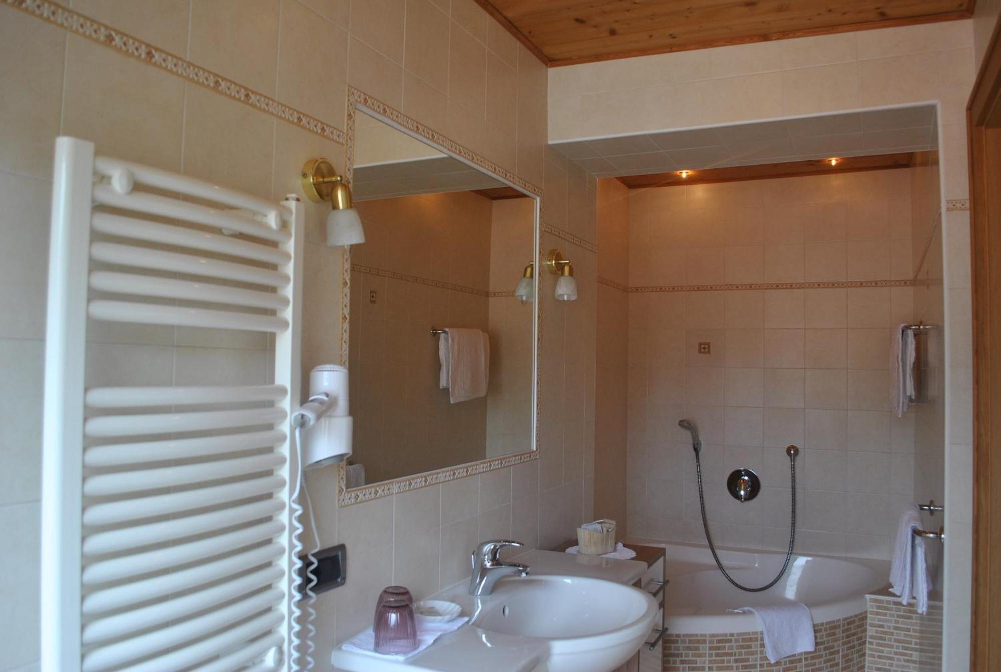 Hotel Garni Walter Ortisei Eksteriør billede