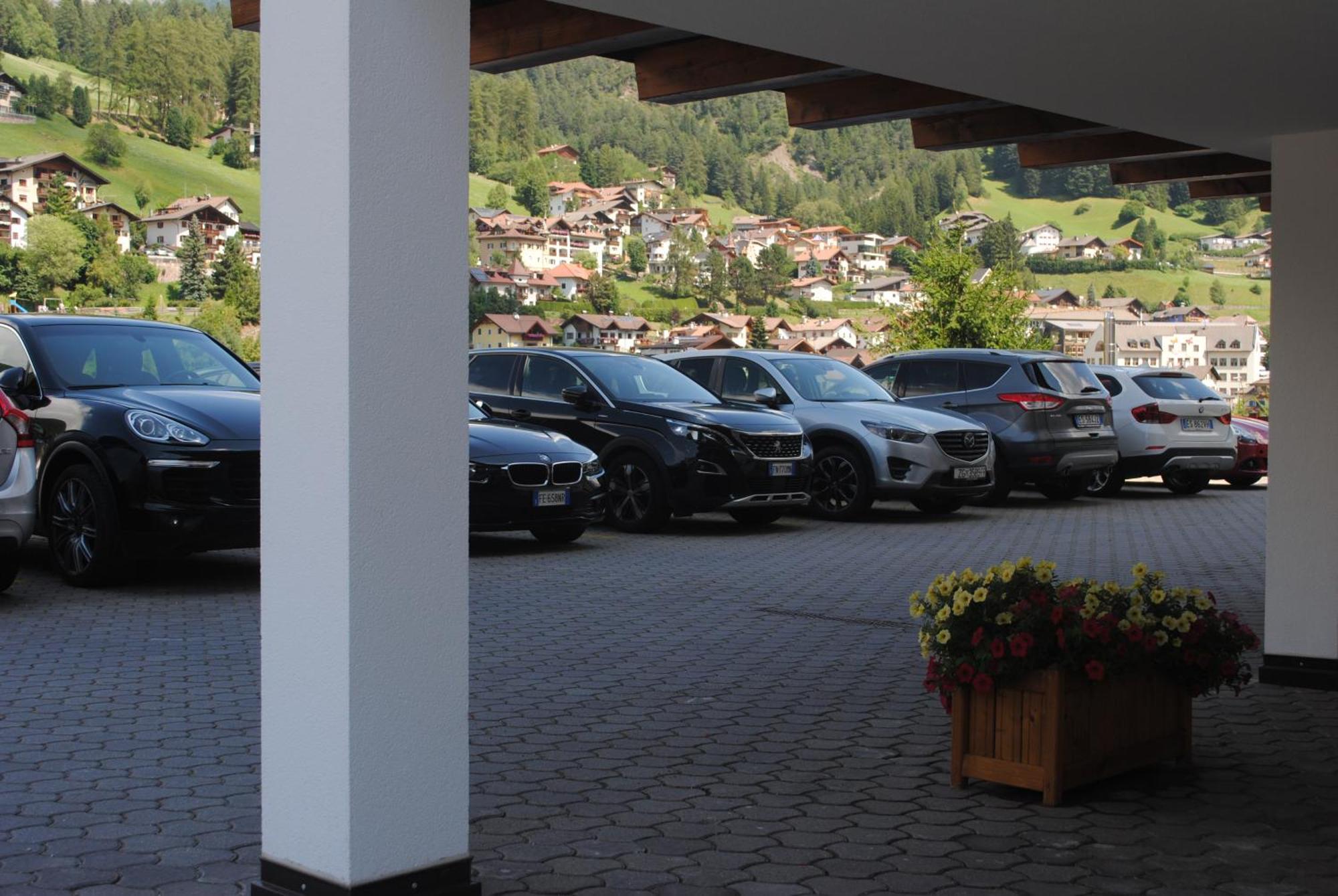 Hotel Garni Walter Ortisei Eksteriør billede